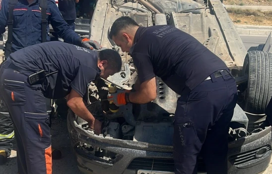 Elazığ'da Otomobil Ters Döndü: 2 Yaralı
