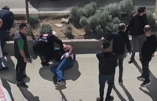 Yolun Karşısına Geçmek İsterken Otomobil Çarptı !