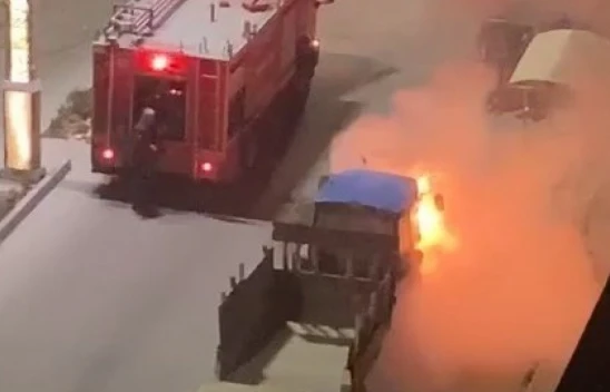 Elazığ'da Park Halindeyken Alev Alan Traktörü İtfaiye Ekipleri Söndürdü