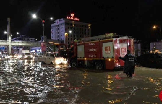 Elazığ'da Sağanak Biranda Bastırdı, Onlarca Araç Yolda Kaldı