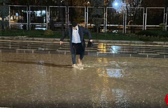Elazığ'da Sağanak Yağışta Yalın Ayak Yürüyüş