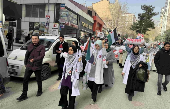 Elazığ'da Sağlık Çalışanları Gazze İçin Yürüdü