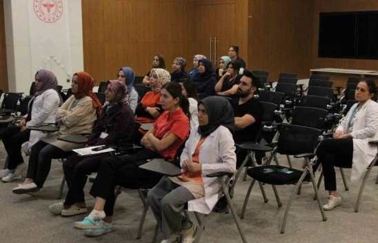 Elazığ'da sağlık çalışanlarına yönelik eğitimler sürüyor