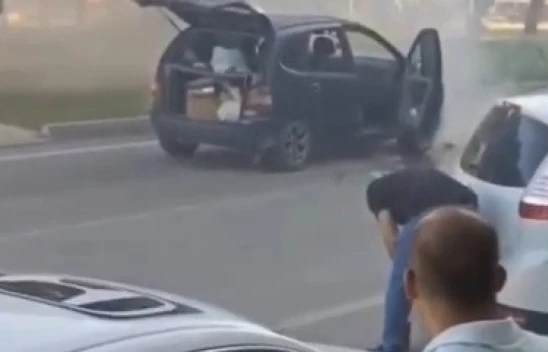 Kovancılar'da seyir halindeki otomobil alev aldı