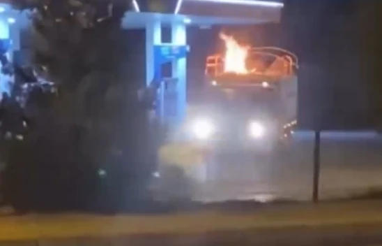 Elazığ'da Seyir Halindeki Pikabın Kasasındaki Kartonlar Alev Aldı