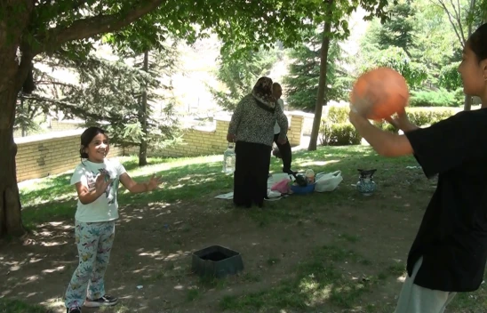 Elazığ'da Sıcak Hava Etkili Oldu, Vatandaşlar Serinlemek İçin Harput'a Akın Etti