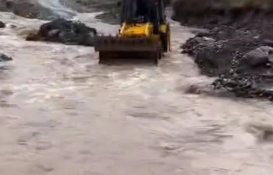 Elazığ'da şiddetli yağışlar köy yollarına zarar verdi