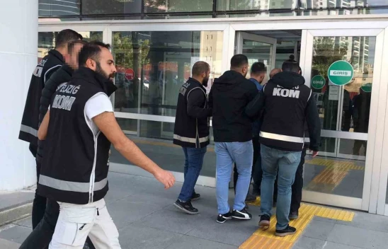 Elazığ'da silah kaçakçılığından adliyeye sevk edilen 3 şüpheli tutuklandı