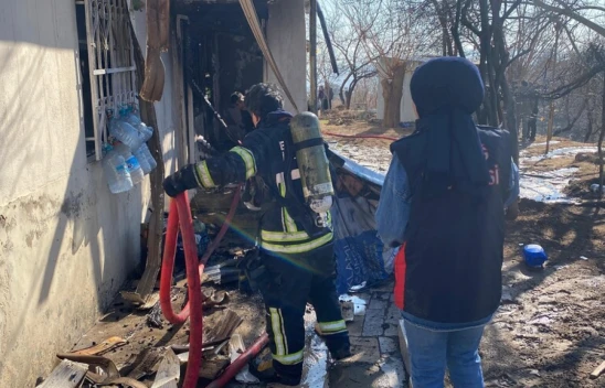 Elazığ'da Sobadan Çıkan Korkunç Yangında 3 Kişi Yaralandı: Bir Aile İki Kızıyla Zor Anlar Geçirdi
