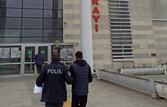 Elazığ'da Polis Sokak Satıcılarına Sokağın Yüzünü Göstermiyor, 4 Gözaltı !