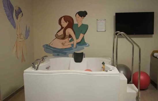 Elazığ Fethi Sekin Şehir Hastanesi'nde İlk Suda Doğum Gerçekleşti