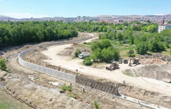 Elazığ'da taşkın koruma inşaat çalışmaları sürüyor