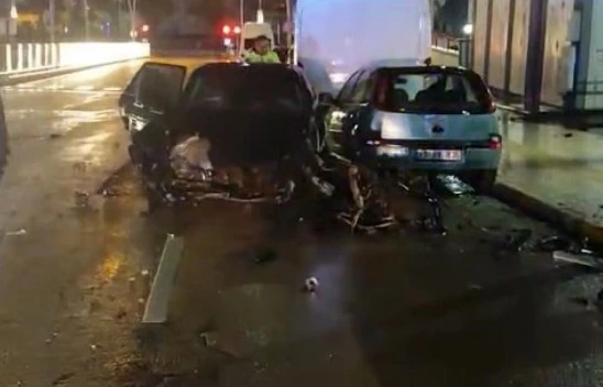 Elazığ'da Ters Yönde Giden Araç Korku Saçtı: 5 Araç Hasar Gördü, 4 Yaralı