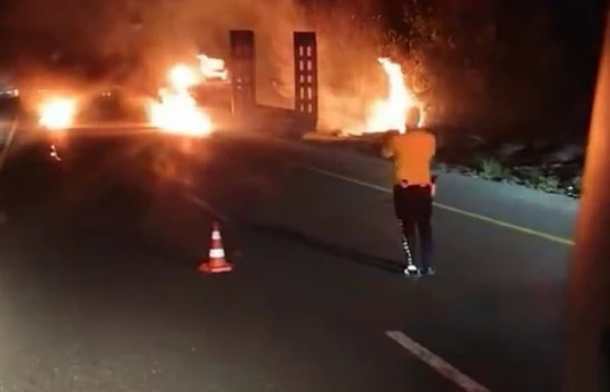 Elazığ'da tır alev alev yandı