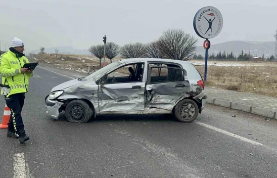 Elazığ'da Feci Kaza: Panelvan ile Otomobil Çarpıştı, 1'i Ağır 3 Yaralı
