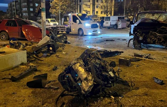 Elazığ'da Korkutan Kaza! Otomobil ve Ticari Araç Çarpıştı: 1'i Ağır 5 Yaralı