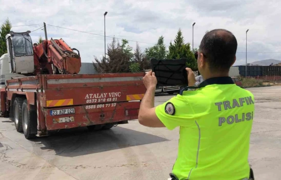 Elazığ'da Olmayacak Kaza, Sepetli Motosiklet İle Vinç Çapıştı
