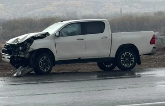 Elazığ'da Hafif Ticari Araç ile Pikap Çarpıştı: 1 Yaralı