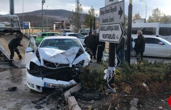 Elazığ'da Trafik Kazası, 3 Yaralı