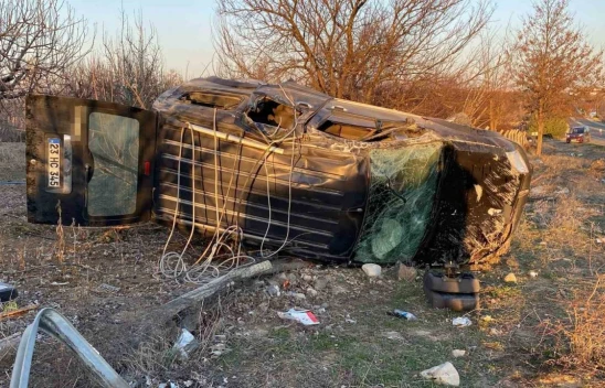 Elazığ'da Hafif Ticari Araç Şarampole Devrildi: 5 Yaralı