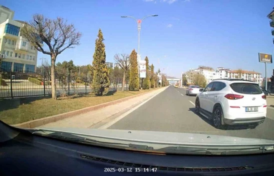 Elazığ'da Trafikte Makas Atan Sürücü Kameraya Yansıdı