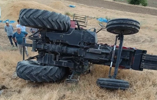 Elazığ'da traktör devrildi, sürücü yara almadan kurtuldu