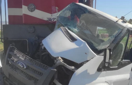 Elazığ'da Tren Kamyonete Çarptı: 1 Kişi Yaralandı