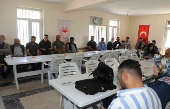 Elazığ'da Zirai Don Sonrası Üreticilere Bilgilendirme Toplantıları Sürüyor