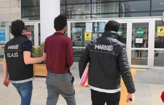 Elazığ'da Uyuşturucu Satarken Suçüstü Yakalanan Şüpheli Adliyeye Sevk Edildi