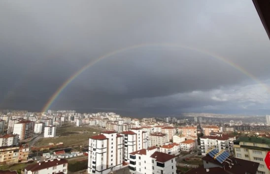 Elazığ'da yağmur sonrası çıkan gökkuşağı mest etti