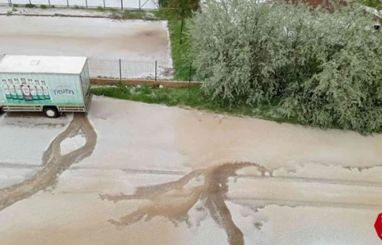 Elazığ'da Yağmur ve Dolu Hayatı Felç Etti, Kent Adeta Beyaza Büründü