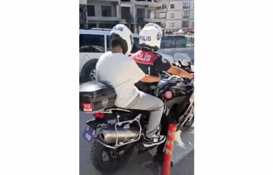 Elazığ'da YKS'nin İlk Oturumu Tamamlandı: Emniyetten Geç Kalan Öğrencilere Destek