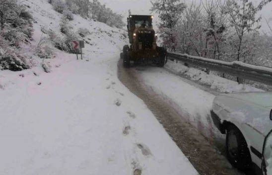 Elazığ Sivrice'de Kar Yağışı Nedeniyle Mahsur Kalan Sürücü Kurtarıldı