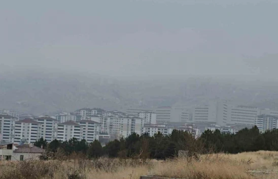 Elazığ'da Sis Etkili Oldu: Sürücüler Dikkatli Seyretti