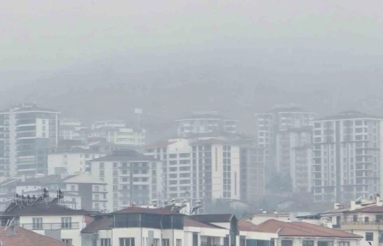 Elazığ'da Yoğun Sis Görüş Mesafesini 5 Metreye Kadar Düşürdü