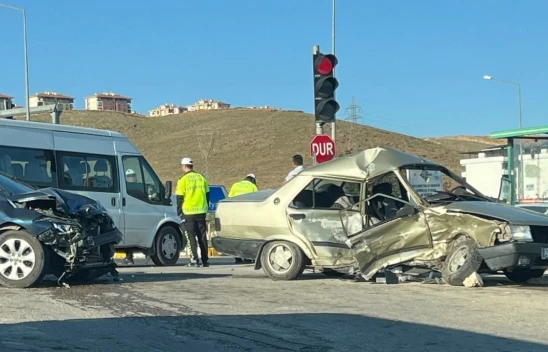 Elazığ'da Güney Çevre Yolunda Feci Zincirleme Kaza: 1 Kişi Hayatını Kaybetti, 3 Yaralı!