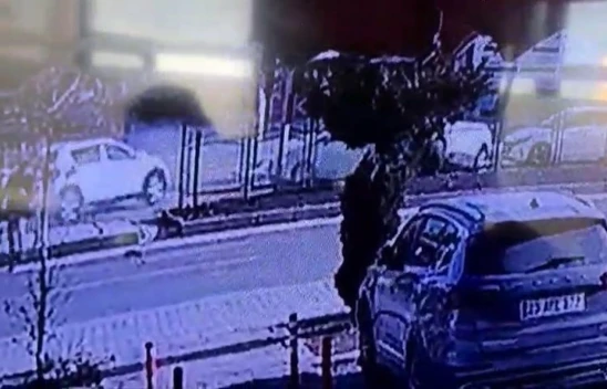 Elazığ'da Korkutan Trafik Kazası: 3 Yaralı, Bir Yaya Son Anda Kurtuldu