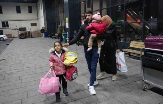 Suriye'de Yeni Dönem: Elazığ'da Yaşayan Suriyeli Aile Memleketine Döndü