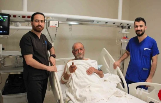 Elazığ Fethi Sekin Şehir Hastanesinde Avuç İçinden Anjiyografi Yöntemi İle Tıkalı Damar Açıldı