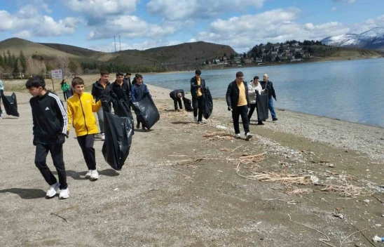 Elazığ Hazar Gölü çevresinde temizlik yapıldı
