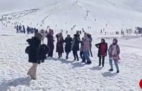 Elazığ Hazarbaba Kayak merkezinde vatandaşlar doyasıya eğlendi