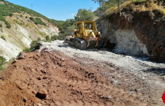 Elazığ İl Özel İdaresi Karakoçan'da Grup Köy Yollarında Çalışmalarını Sürdürüyor