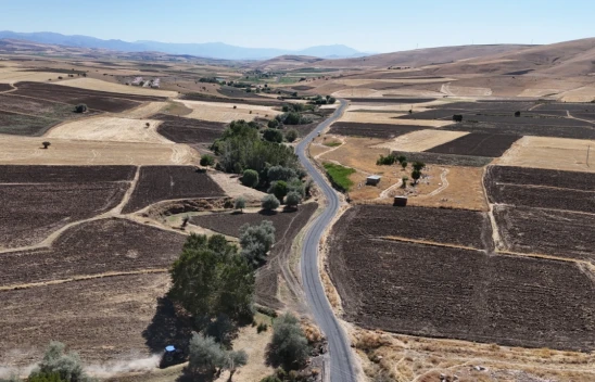 Elazığ İl Özel İdaresi Kırsalda Asfalt Çalışmalarına Hız Verdi: Köy Yolları Yenileniyor!