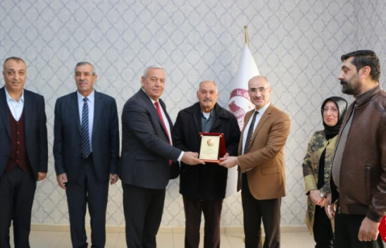 Elazığ İl Özel İdaresi'nden Emekli Olan Personellere Plaket