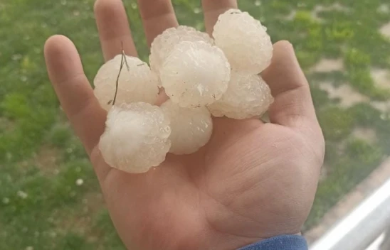 Elazığ'ın ilçe ve köylerinde dolu etkili oldu