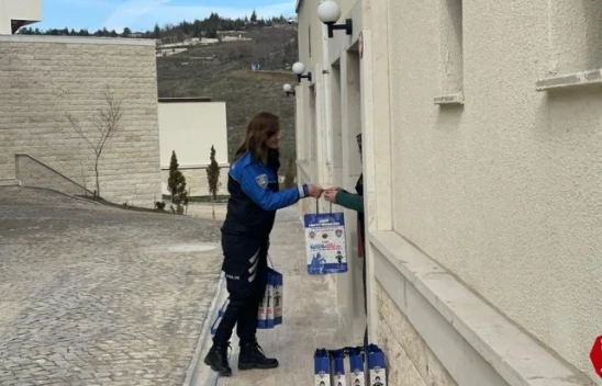 Elazığ polisi depremzede kadınların gününü kutladı