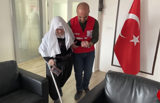Elazığlı 80 Yaşındaki Kadın Emekli Maaşını Depremzedelere Bağışladı