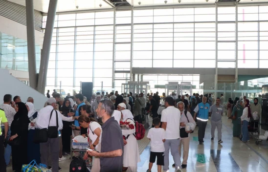 Elazığlı Hacılar Yurda Döndü: Havalimanında Duygusal Karşılama