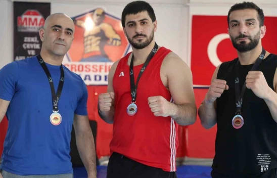 Elazığlı sporcular Türkiye MMA Şampiyonasında madalyaları topladı