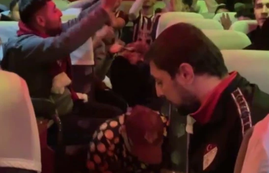 Elazığspor Taraftarlarından Yolculukta Çiğ Köfte Şöleni